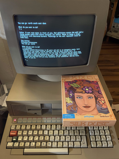 The MS-DOS version of Silk Dust running on the Olivetti M20